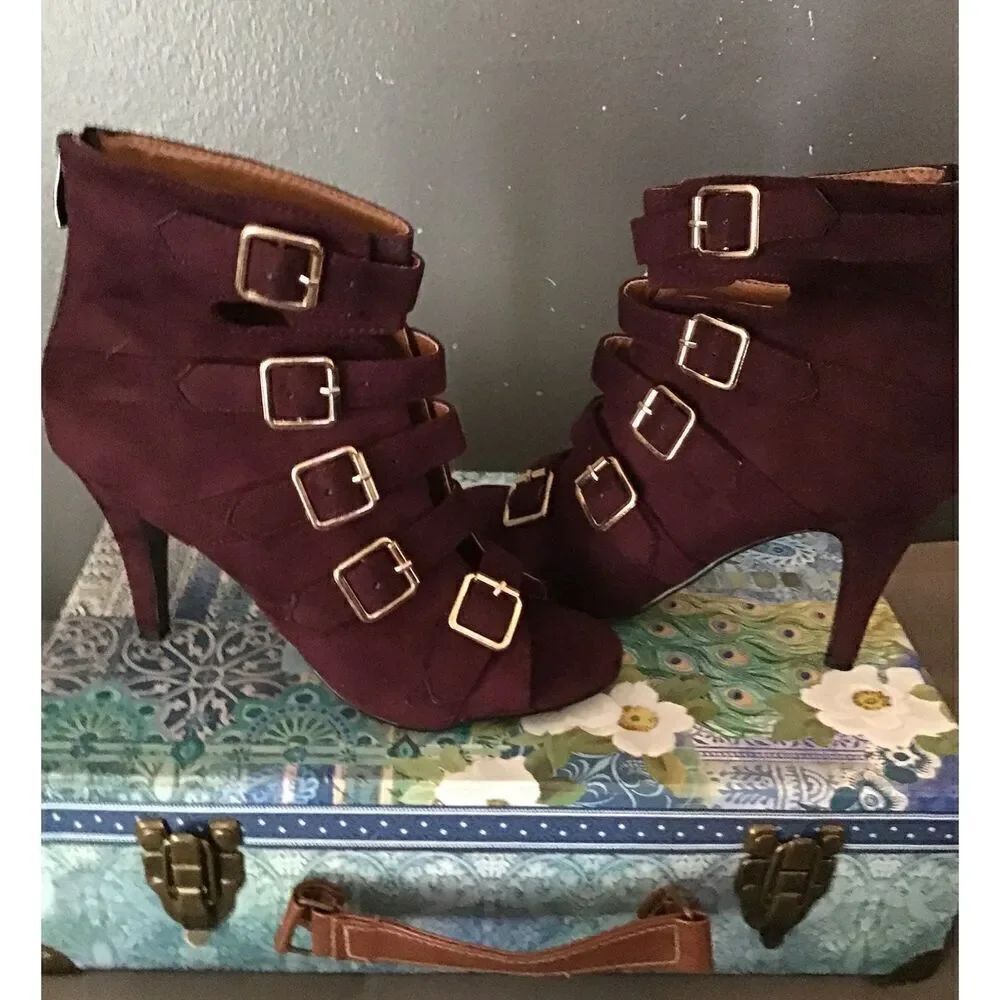 BNIB~Burgundy Velvet Beacon Fashion Buckle Accent Bootie Heels Sz 9M